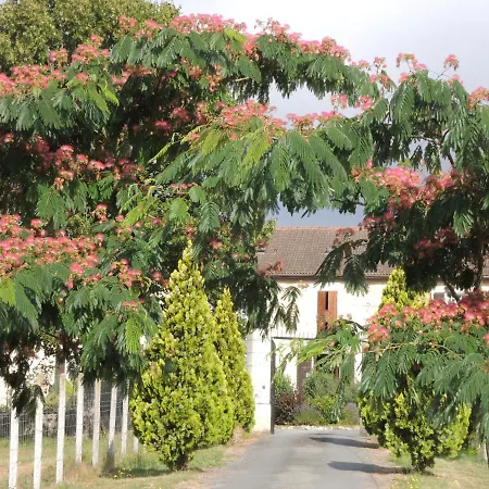 Le Logis Des Quatre Puits Bed & Breakfast 3*