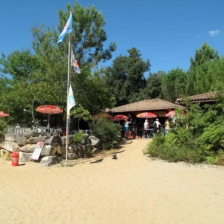 Le Logis Des Quatre Puits Bed & Breakfast