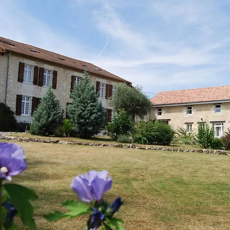 Le Logis Des Quatre Puits Bed & Breakfast 3*