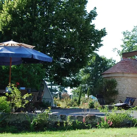 Le Logis Des Quatre Puits Bed and Breakfast 3*