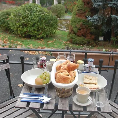 Le Logis Des Quatre Puits Frühstückspension Neuvicq-Montguyon