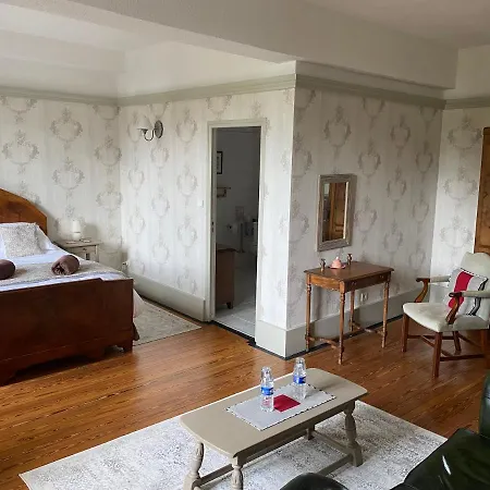 Le Logis Des Quatre Puits Bed & Breakfast