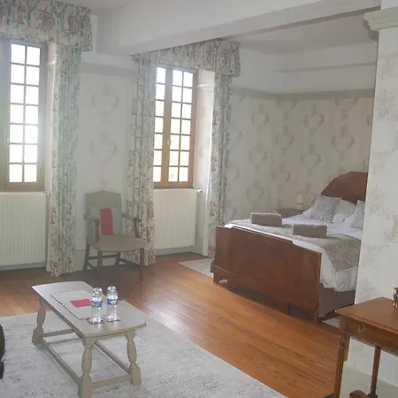 Le Logis Des Quatre Puits Bed & Breakfast *