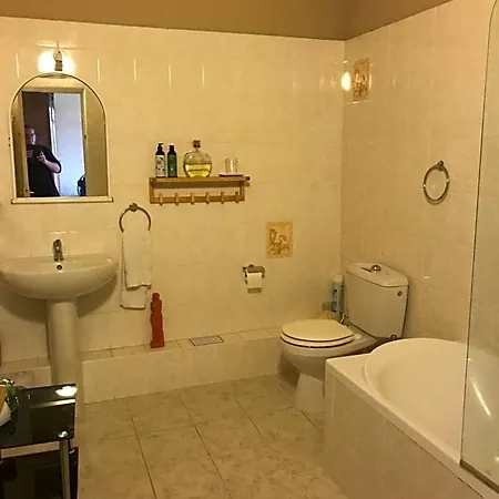 Le Logis Des Quatre Puits Oda ve Kahvaltı Neuvicq-Montguyon